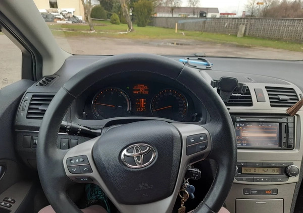 Toyota Avensis cena 27500 przebieg: 245000, rok produkcji 2011 z Tuchola małe 137